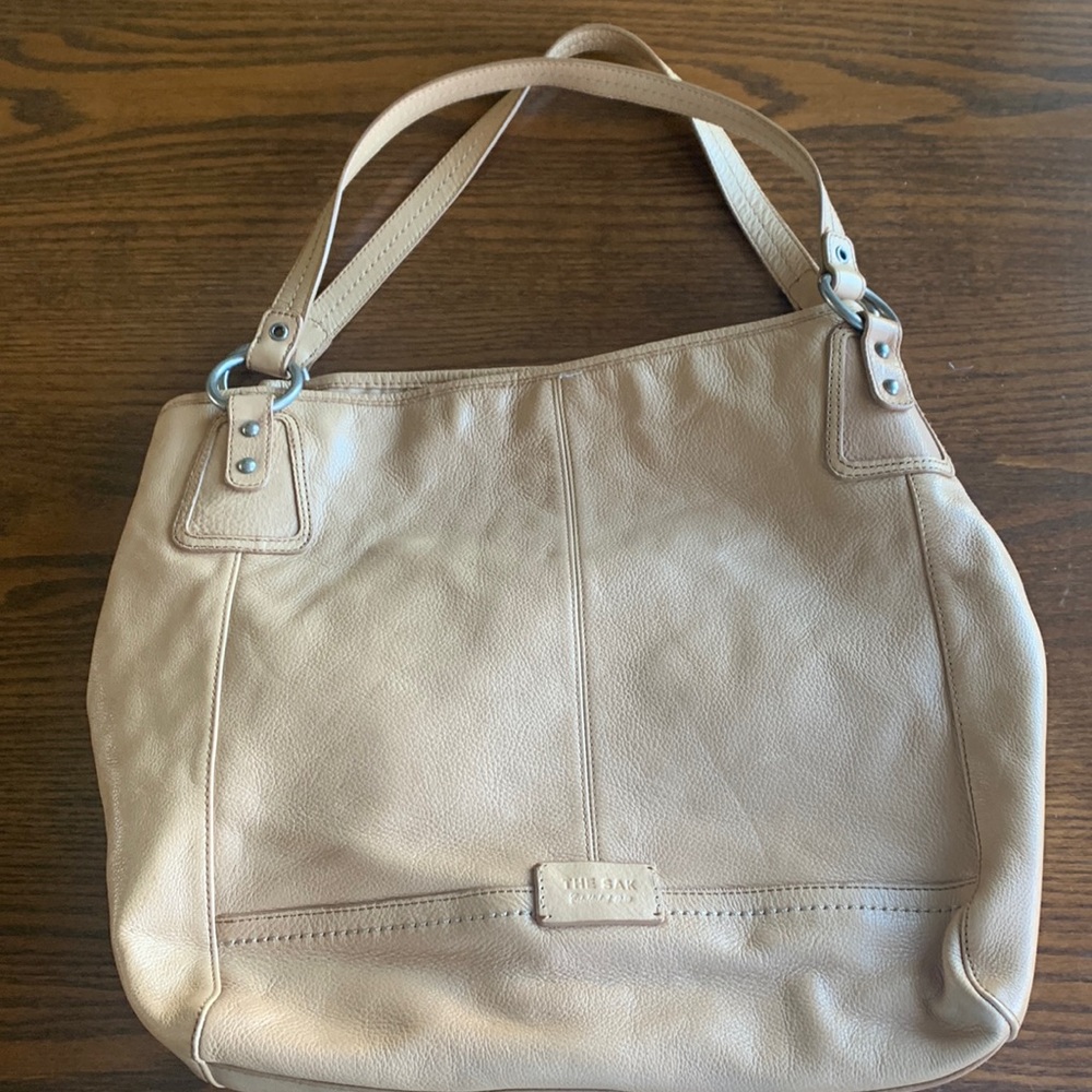 Beige leather roomy tote bag w sturdy straps magnetic close EUC
